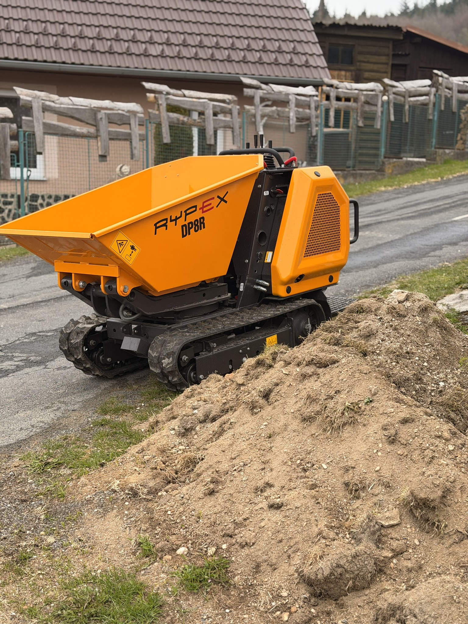 Minidumper Rypex DP8R pro odvoz zeminy, štěrku a materiálu v náročném terénu